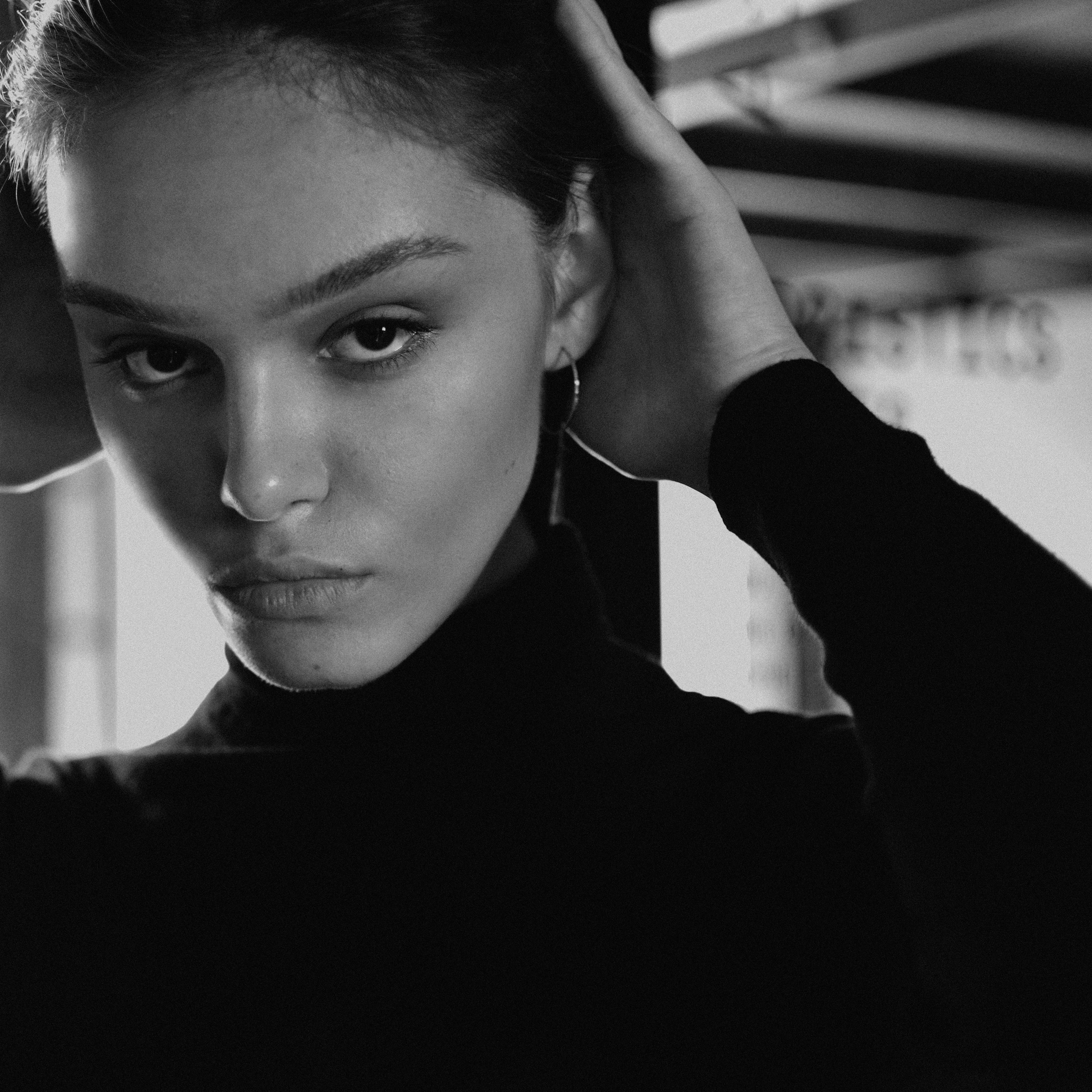pexels-photo-11763450-11763450 Stylish monochrome portrait showcasing a woman's alluring pose and fashion sense.